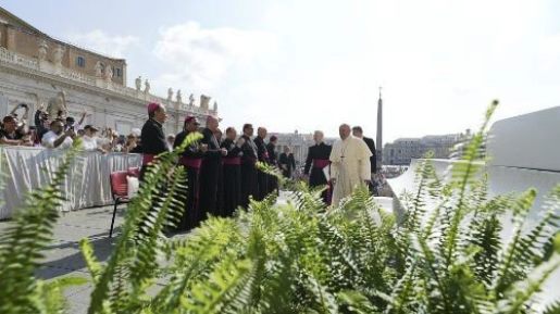 “A graça das relações fraternas”: Papa recorda a viagem à Romênia