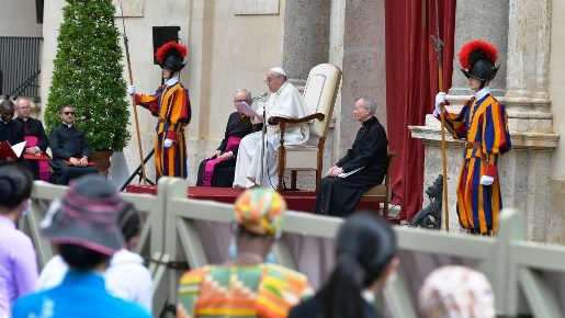 O Papa na Audiência Geral: é bom nos vermos face a face